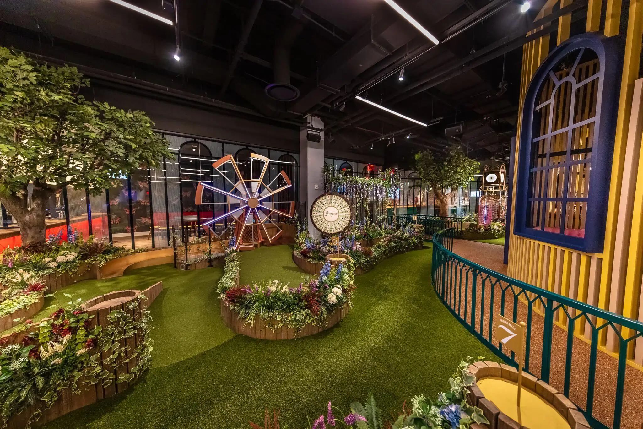 Swingers indoor golf